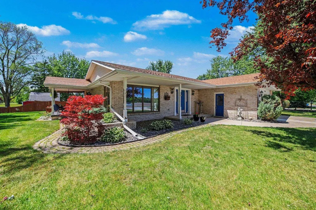 3595 Hermansau Drive Saginaw Charter Township MI 48603