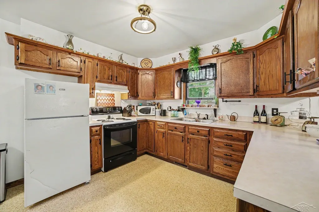 3595 Hermansau Drive Saginaw Charter Township MI 48603