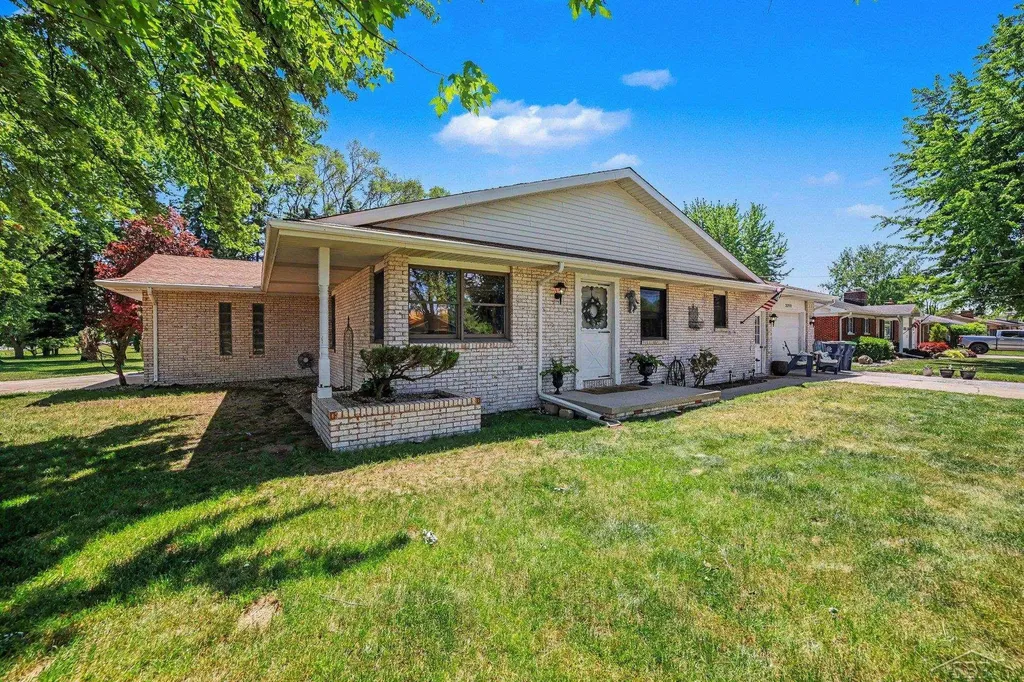 3595 Hermansau Drive Saginaw Charter Township MI 48603