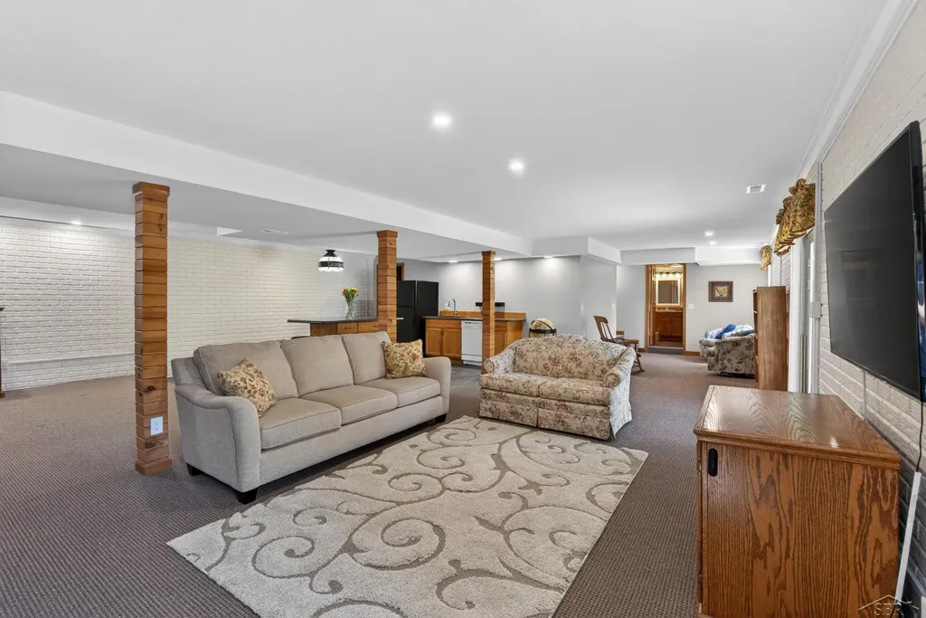 637 Riverview Court Grout Township MI 48624
