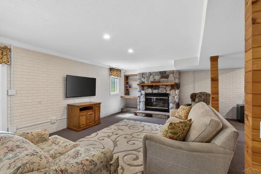 637 Riverview Court Grout Township MI 48624