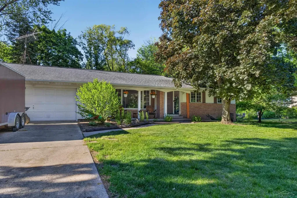 3121 E Bullock Creek Drive Midland Charter Township MI 48640