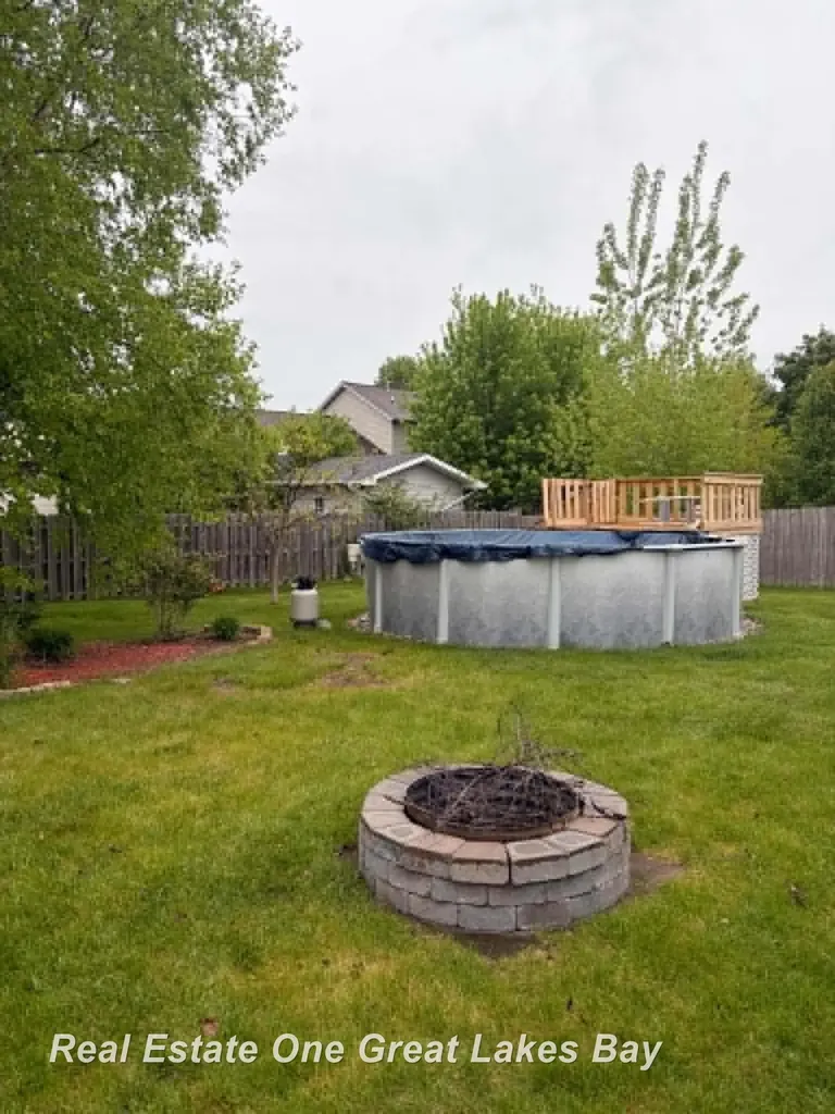 2894 Pimlico Lane Saginaw Charter Township MI 48603
