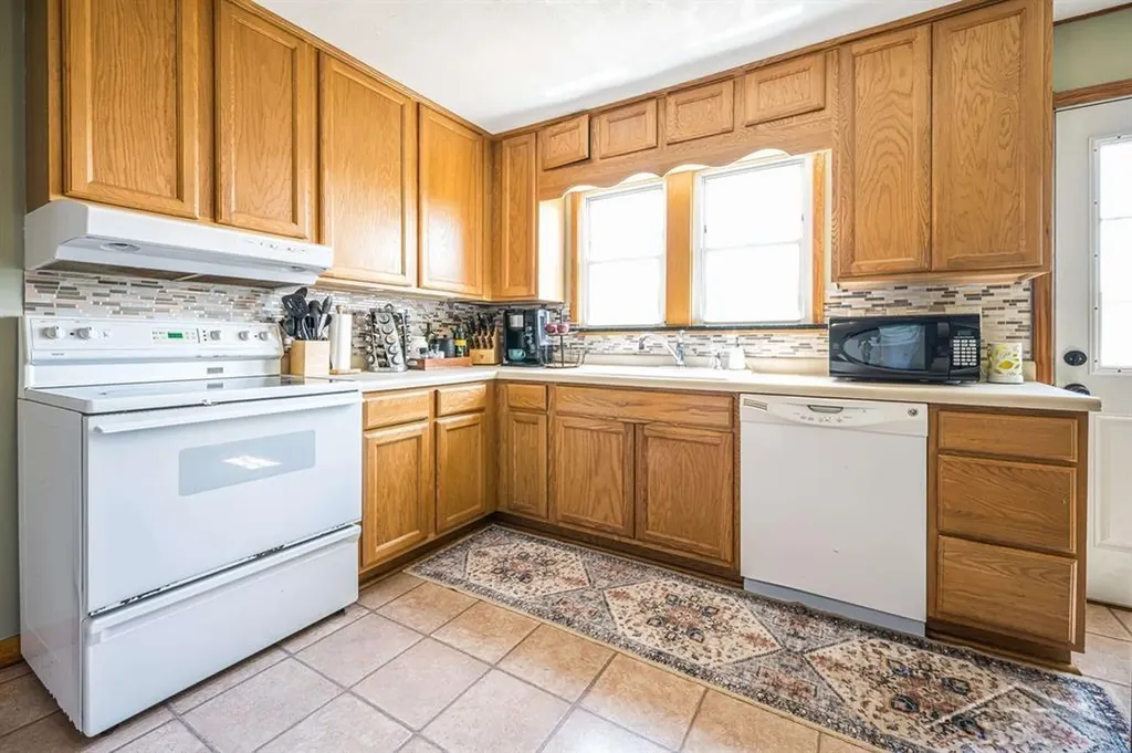 606 S Mercer Street Pinconning City MI 48650