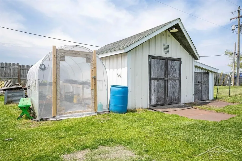 606 S Mercer Street Pinconning City MI 48650