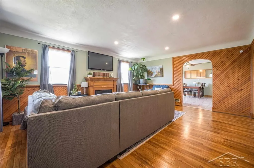 606 S Mercer Street Pinconning City MI 48650