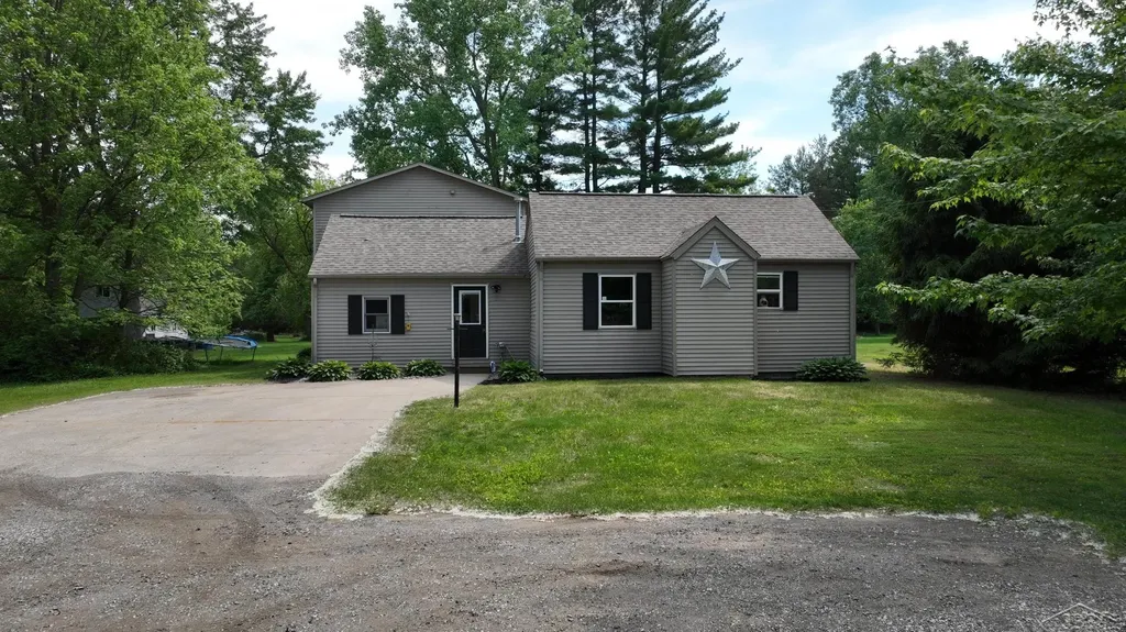 22359 Gratiot Road Merrill Village MI 48637