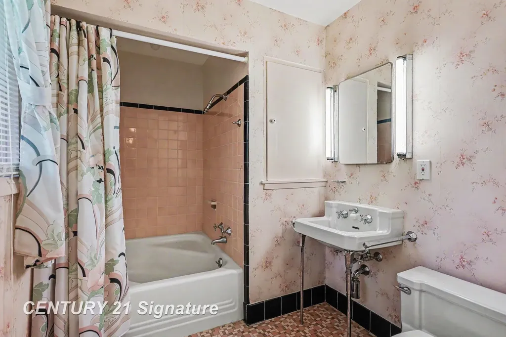 57 E Hannum Boulevard Saginaw Charter Township MI 48602