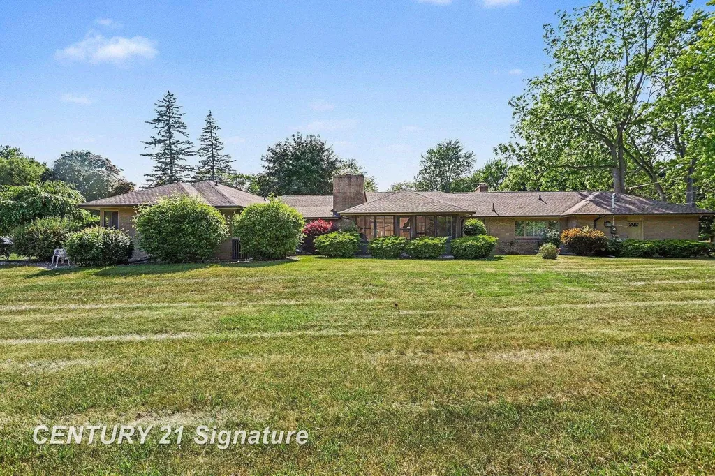 57 E Hannum Boulevard Saginaw Charter Township MI 48602