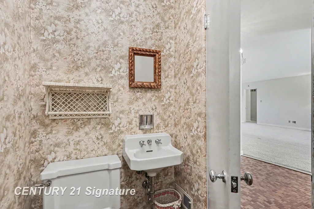 57 E Hannum Boulevard Saginaw Charter Township MI 48602
