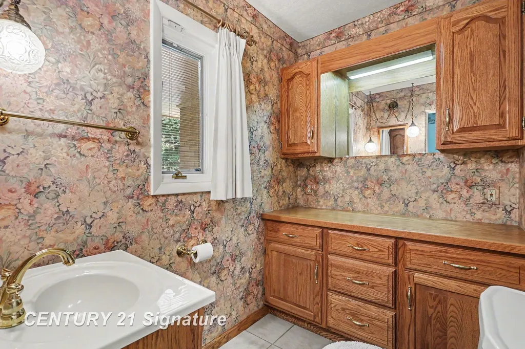 57 E Hannum Boulevard Saginaw Charter Township MI 48602