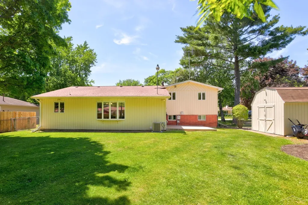 1275 Pius Street Saginaw Charter Township MI 48638