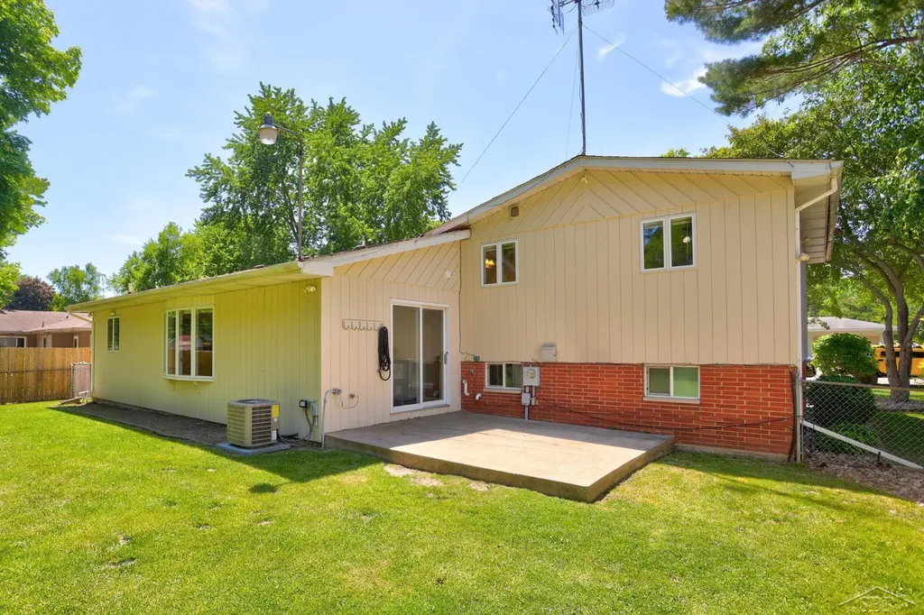 1275 Pius Street Saginaw Charter Township MI 48638