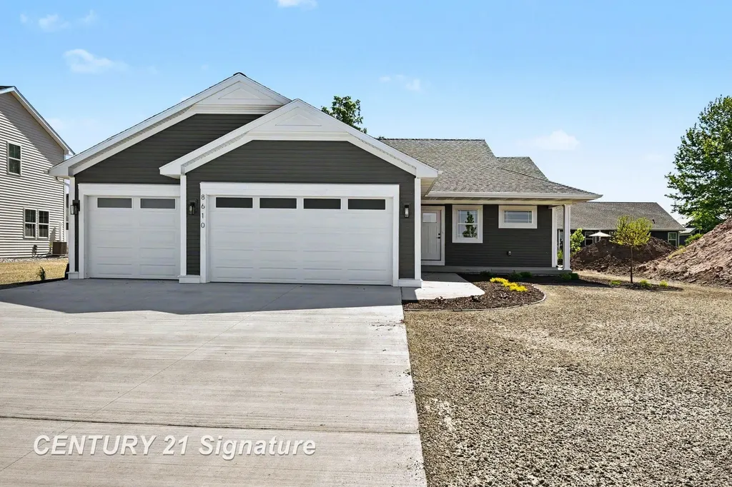 8610 Foxtail Trail Tittabawassee Township MI 48623