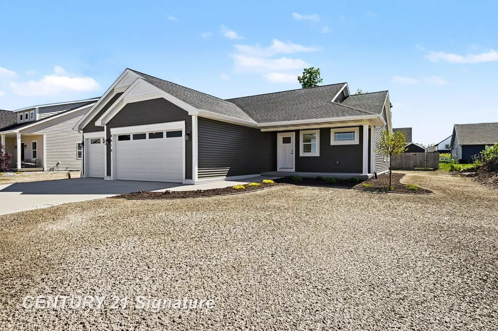 8610 Foxtail Trail Tittabawassee Township MI 48623