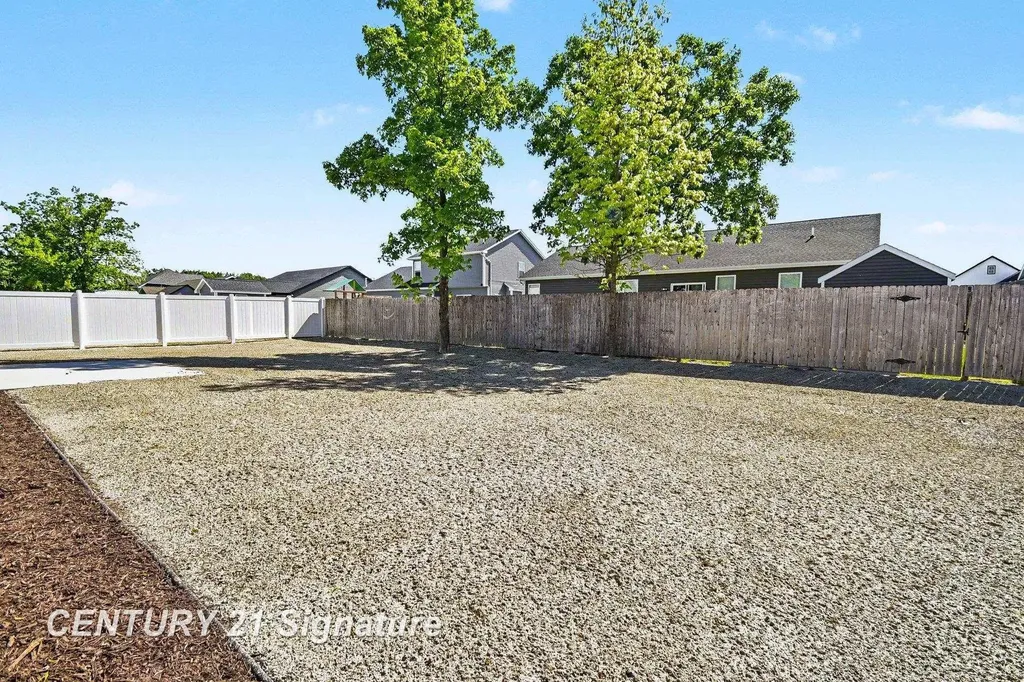 8610 Foxtail Trail Tittabawassee Township MI 48623