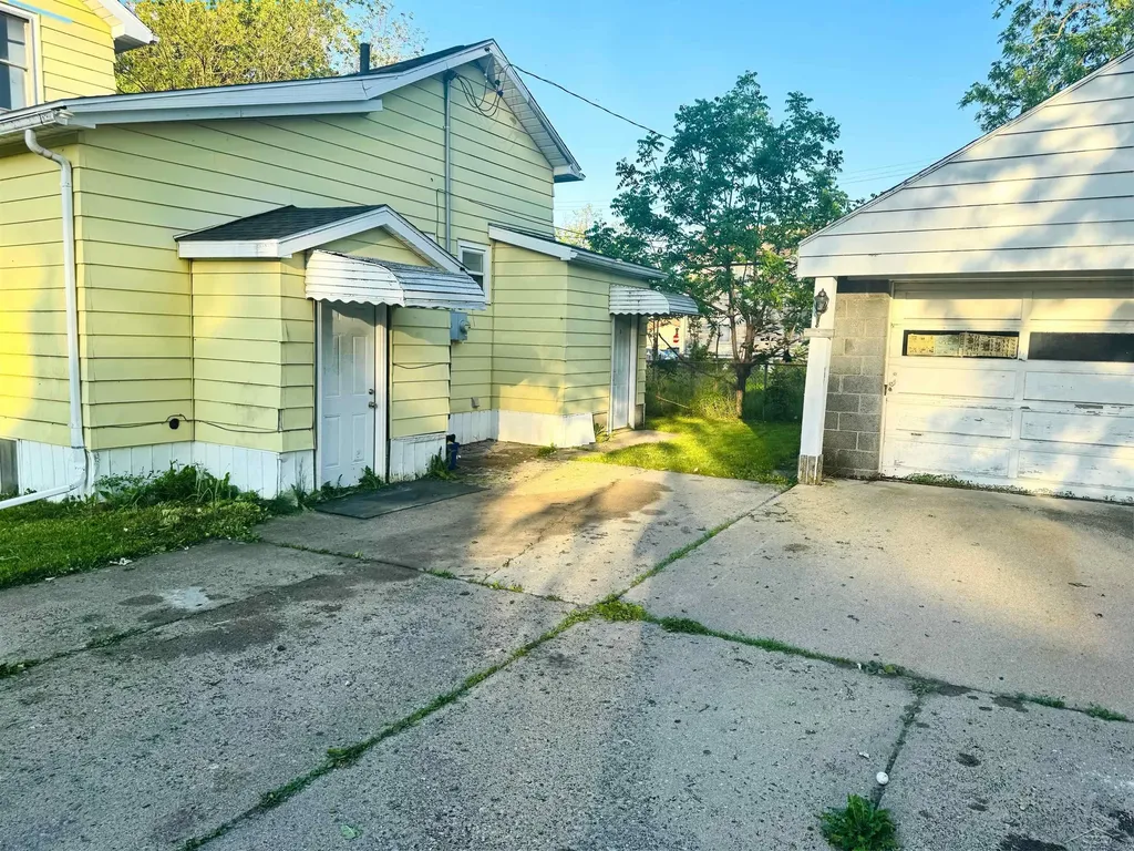 721 Lyon Street Saginaw City MI 48602