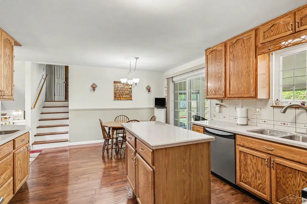 1907 W Packard Drive Saginaw Charter Township MI 48638
