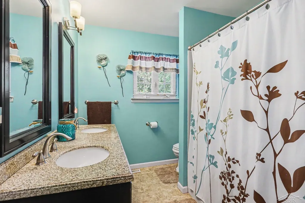 1907 W Packard Drive Saginaw Charter Township MI 48638