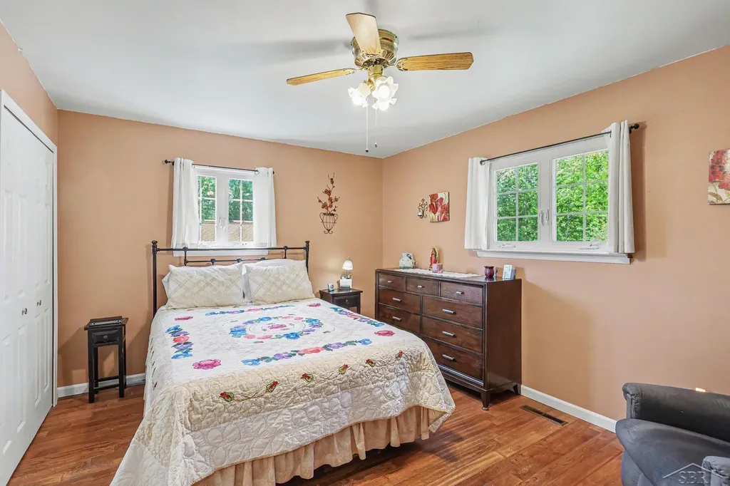 1907 W Packard Drive Saginaw Charter Township MI 48638