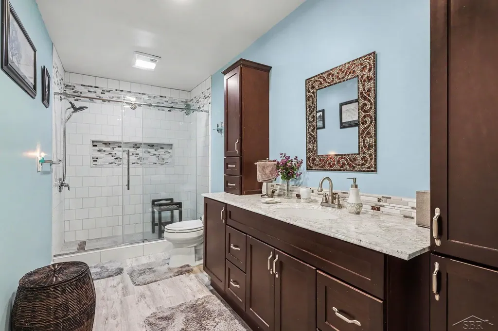 1907 W Packard Drive Saginaw Charter Township MI 48638