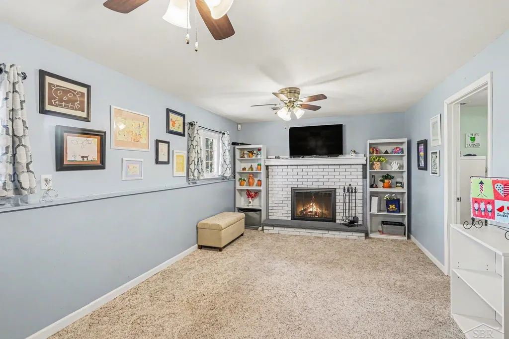 1907 W Packard Drive Saginaw Charter Township MI 48638