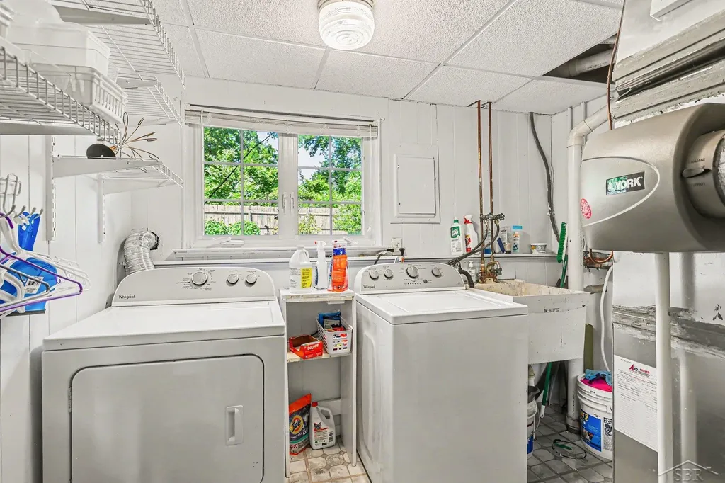 1907 W Packard Drive Saginaw Charter Township MI 48638