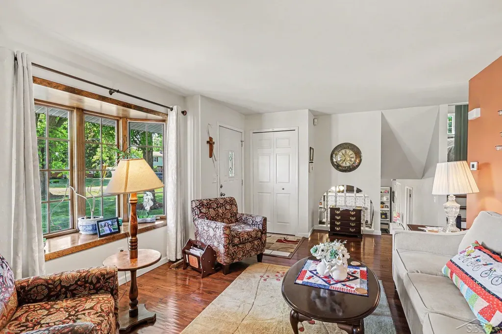 1907 W Packard Drive Saginaw Charter Township MI 48638