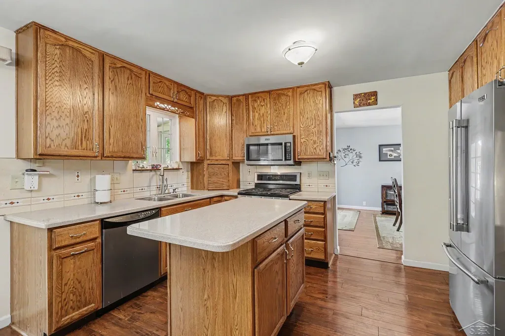1907 W Packard Drive Saginaw Charter Township MI 48638
