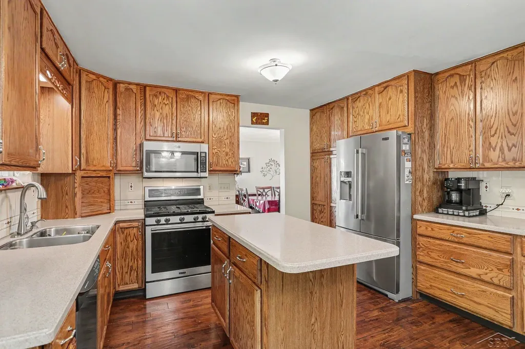 1907 W Packard Drive Saginaw Charter Township MI 48638