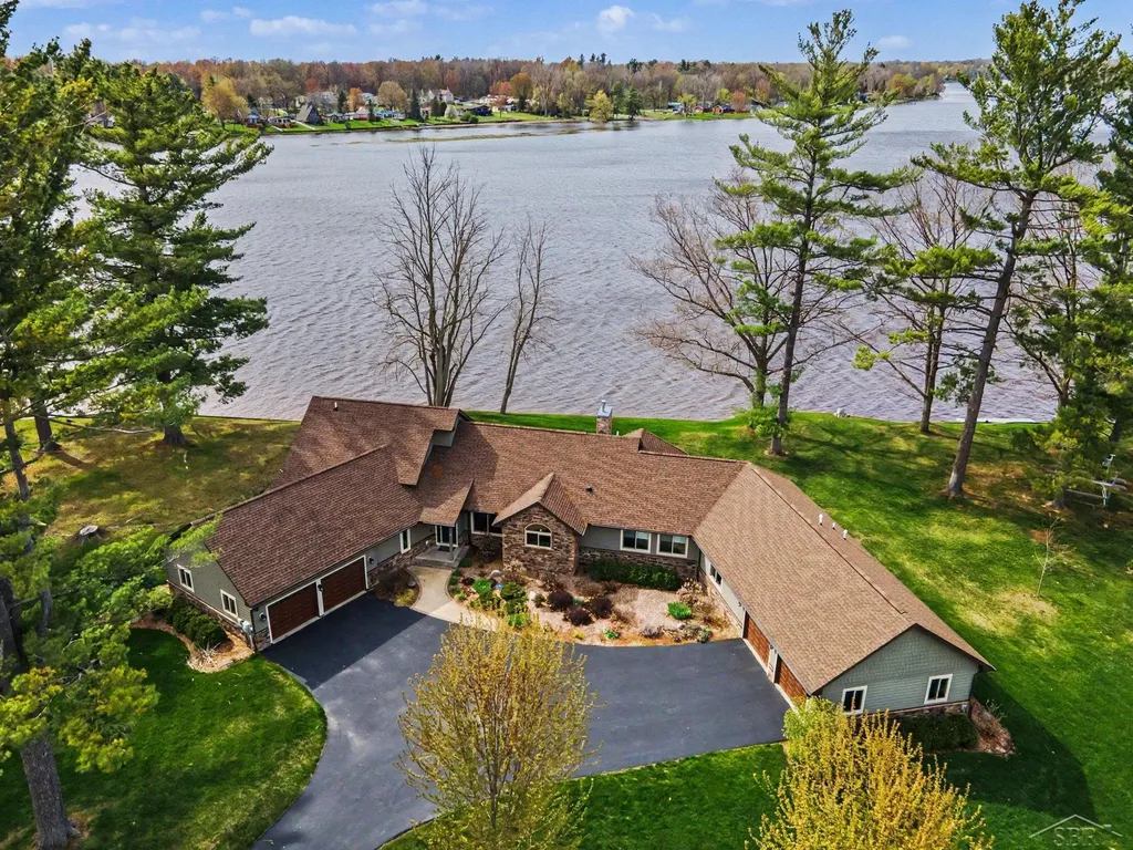 4589 N Island Drive Edenville Township MI 48657