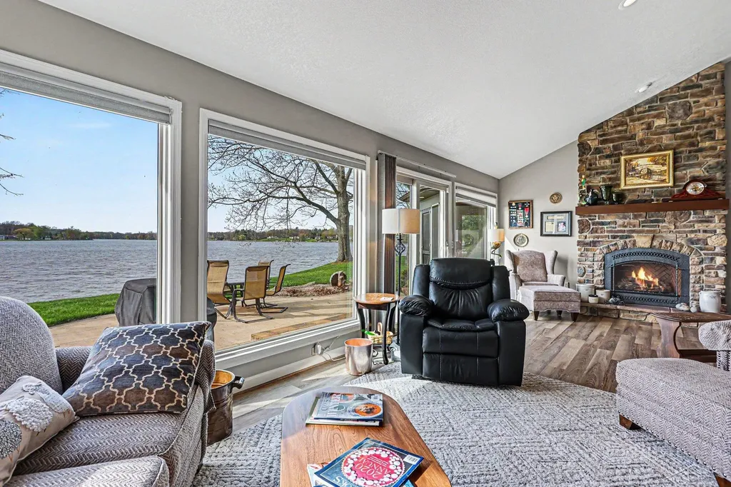 4589 N Island Drive Edenville Township MI 48657