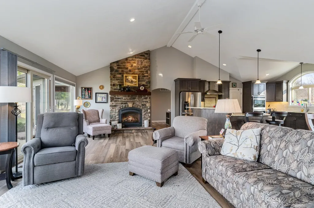 4589 N Island Drive Edenville Township MI 48657