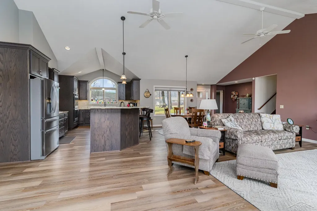 4589 N Island Drive Edenville Township MI 48657