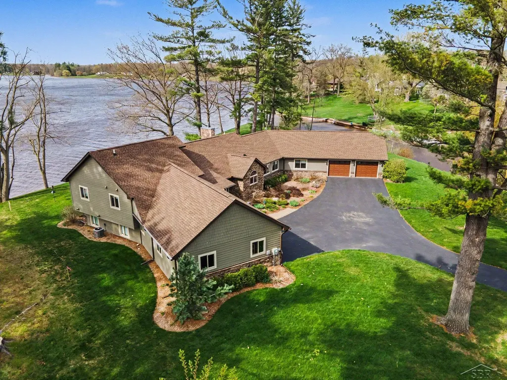4589 N Island Drive Edenville Township MI 48657