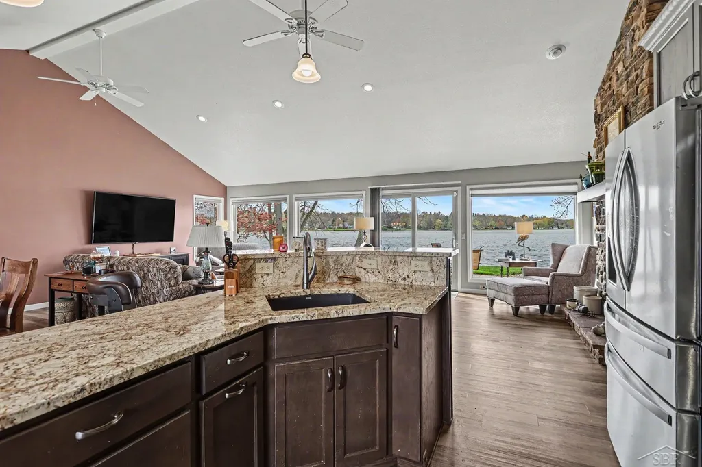 4589 N Island Drive Edenville Township MI 48657