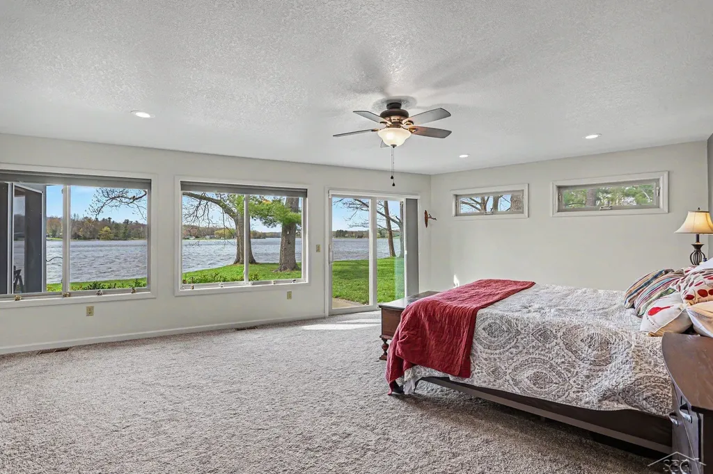 4589 N Island Drive Edenville Township MI 48657