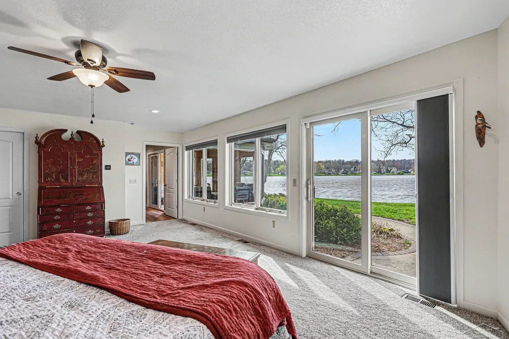 4589 N Island Drive Edenville Township MI 48657