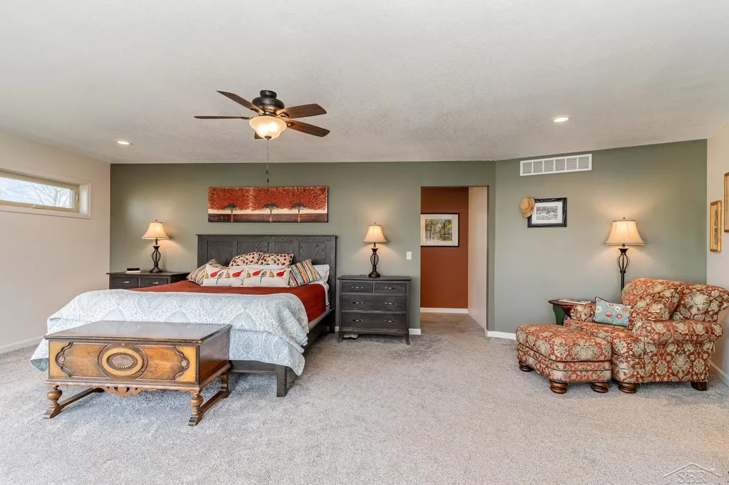 4589 N Island Drive Edenville Township MI 48657