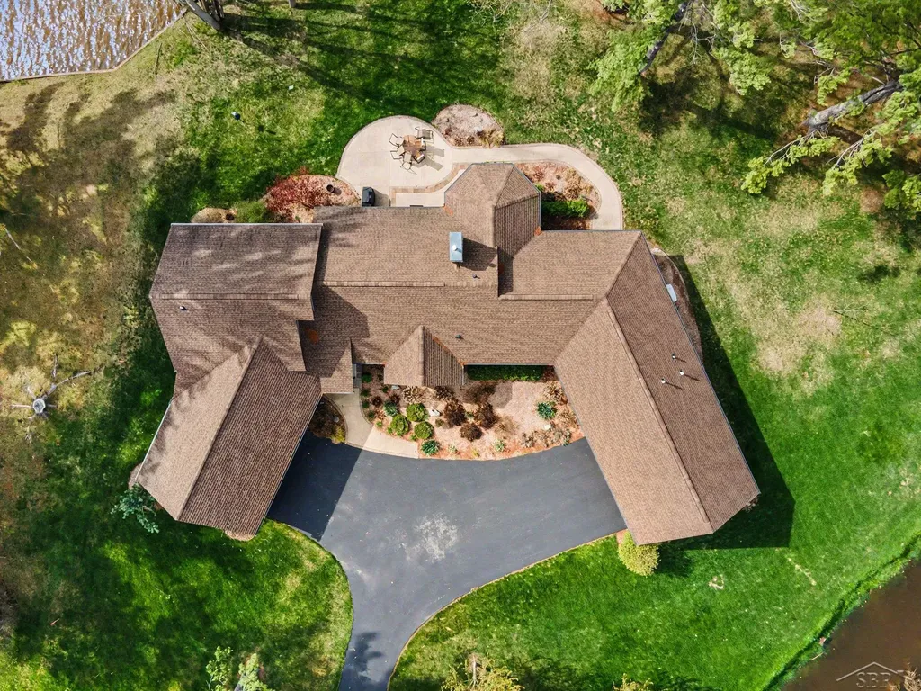 4589 N Island Drive Edenville Township MI 48657