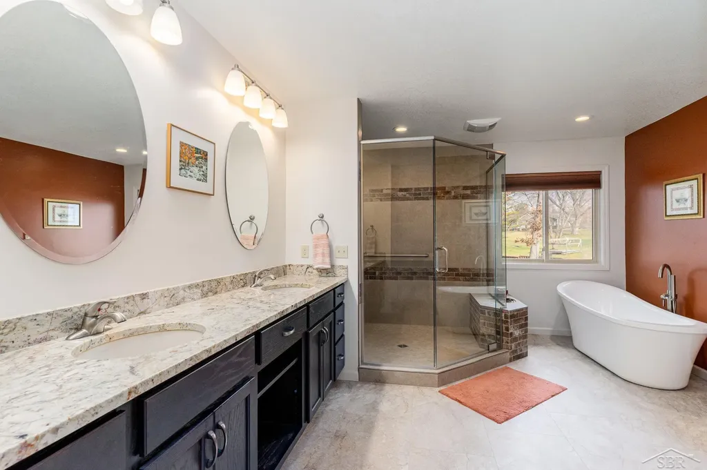 4589 N Island Drive Edenville Township MI 48657