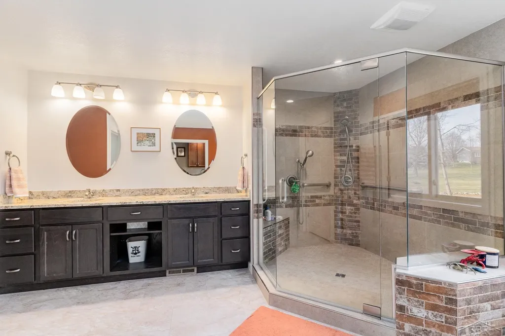4589 N Island Drive Edenville Township MI 48657