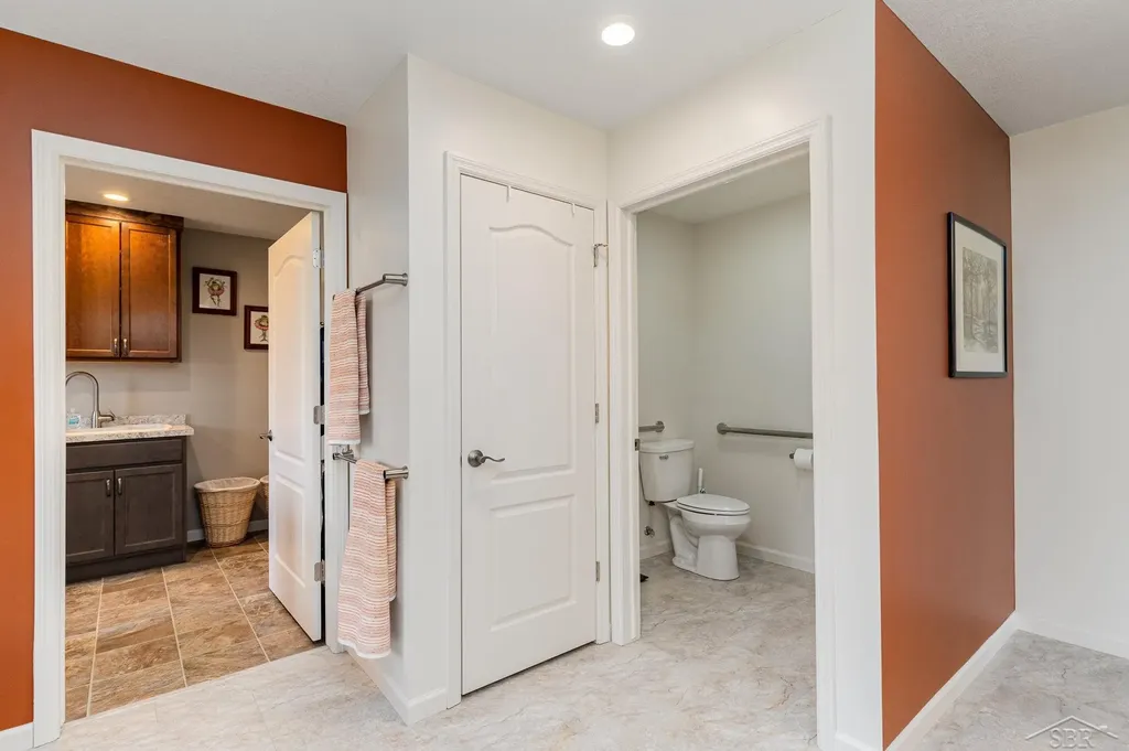 4589 N Island Drive Edenville Township MI 48657