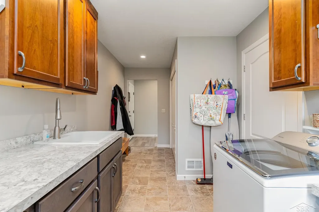 4589 N Island Drive Edenville Township MI 48657