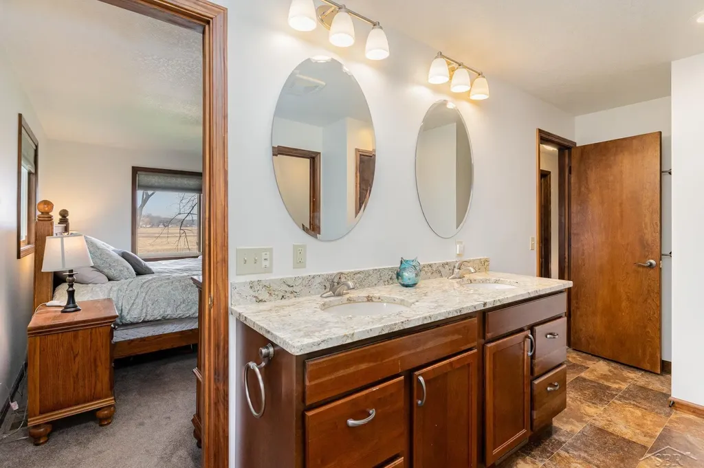 4589 N Island Drive Edenville Township MI 48657