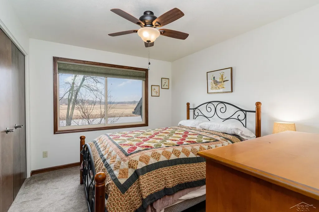 4589 N Island Drive Edenville Township MI 48657