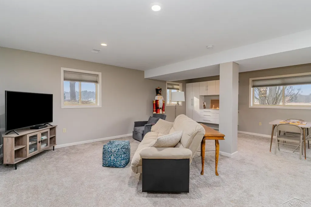 4589 N Island Drive Edenville Township MI 48657
