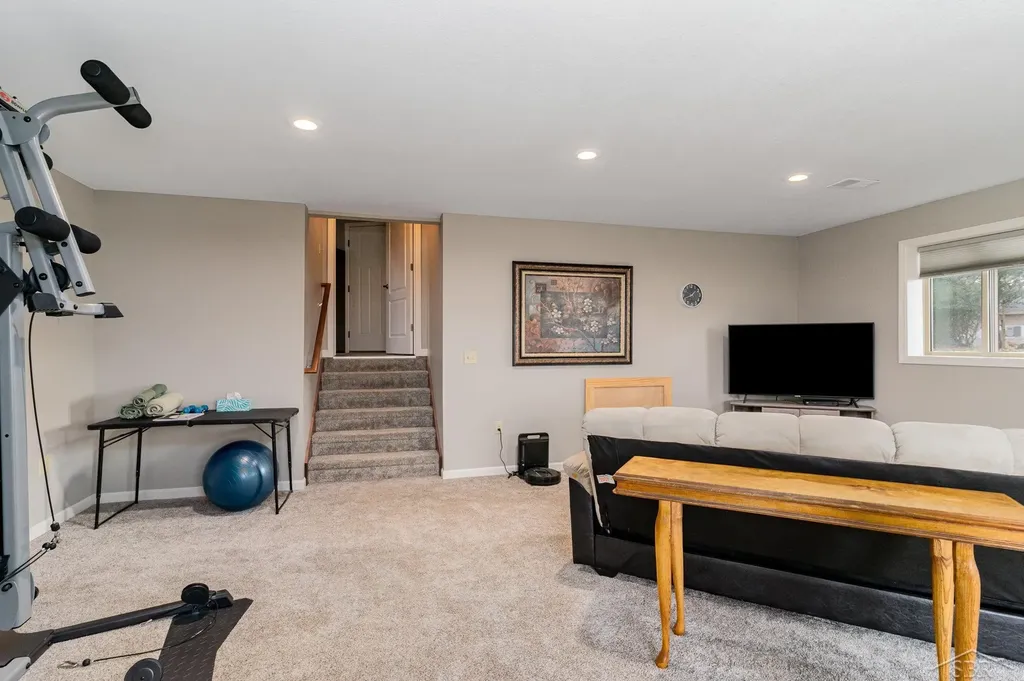4589 N Island Drive Edenville Township MI 48657