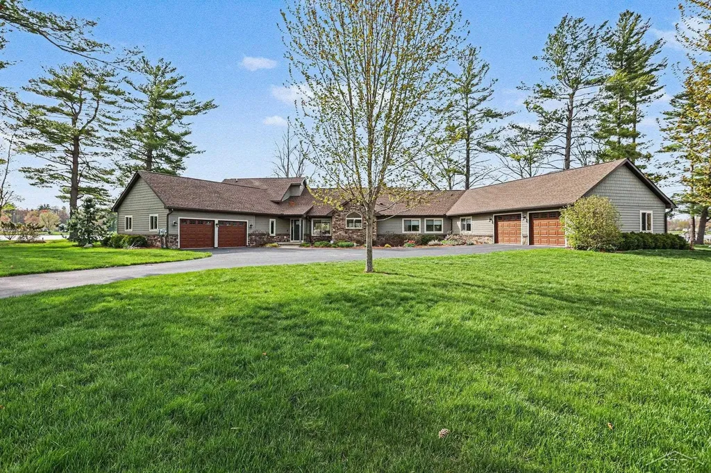 4589 N Island Drive Edenville Township MI 48657
