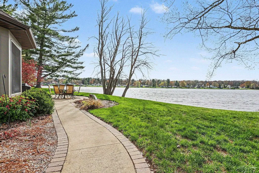 4589 N Island Drive Edenville Township MI 48657
